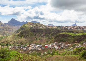Berglandschaft mit Dörfern
