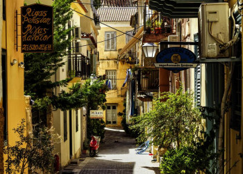 Citylife in Griechenland - Altstadtgasse in Nauplia