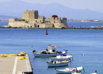 Der Hafen von Nauplia mit Fischerbooten