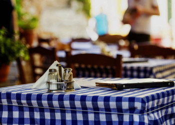 Die Küche Griechenlands genießen in freundlichen Tavernen