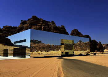 Wie eine Fata Morgana in der Wüste: die Maraya-Konzerthalle bei Al-Ula