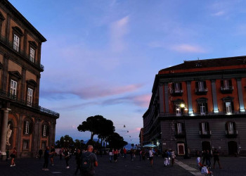 Auf der Piazza Plebiscito in Neapel