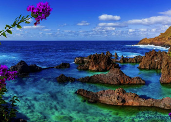 Natürliche Pools an der Küste Madeiras in Porto Moniz