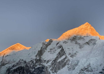 Berggipfel im Abendrot