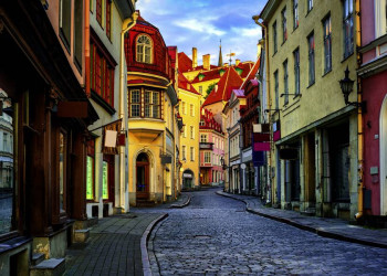 Tallinns Altstadt funkelt in der Abendsonne