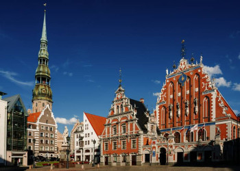Das weltberühmte Schwarzhäupterhaus auf Rigas Rathausplatz
