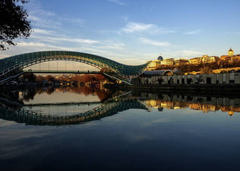 Die Friedensbrücke in Tiflis