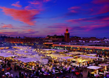 Viel Trubel auf dem Djemaa el-Fna, einstiger Platz der Gehenkten, in Marrakesch.