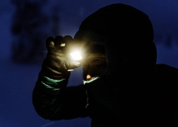 Once in a lifetime ist auf dieser Reise vieles! Oder warst du schon mal nachts mit Schneeschuhen in der arktischen Wildnis unterwegs?