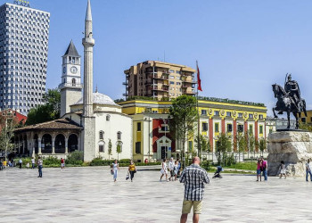 Der Skanderbeg-Platz in Tirana