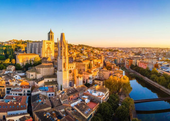 Gironas Altstadt bei Sonnenuntergang