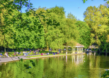 Idyllischer Park St. Stephen's Green in Dublin