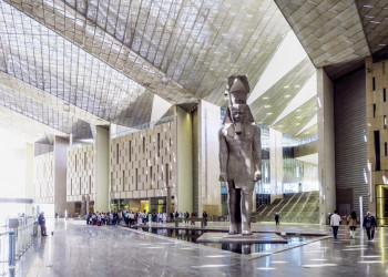 Pharaonenstatue im Museum