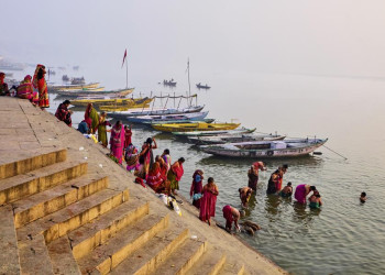 Leben am heiligen Fluss Ganges in Varanasi