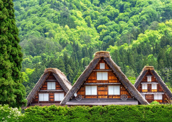 Strohgedeckte Häuser in Shirakawa-go