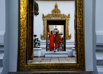 Buddhistische Mönche im Tempel Wat Pho in Bangkok